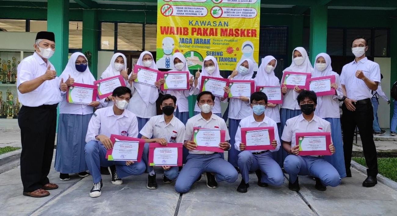 PEMBAGIAN SERTIFIKAT SISWA BERPRESTASI &amp; APEL PAGI PERDANA