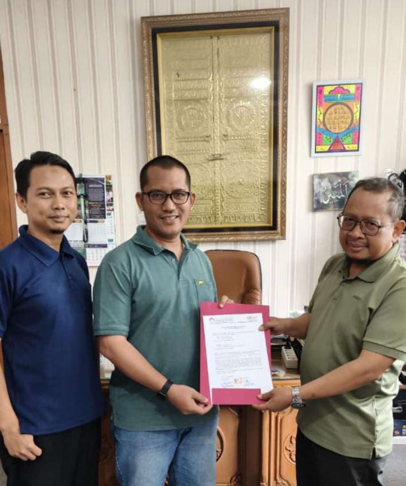 SMAIT BBS Bogor Hibahkan 15 Unit Komputer kepada MI Al Bayyinah