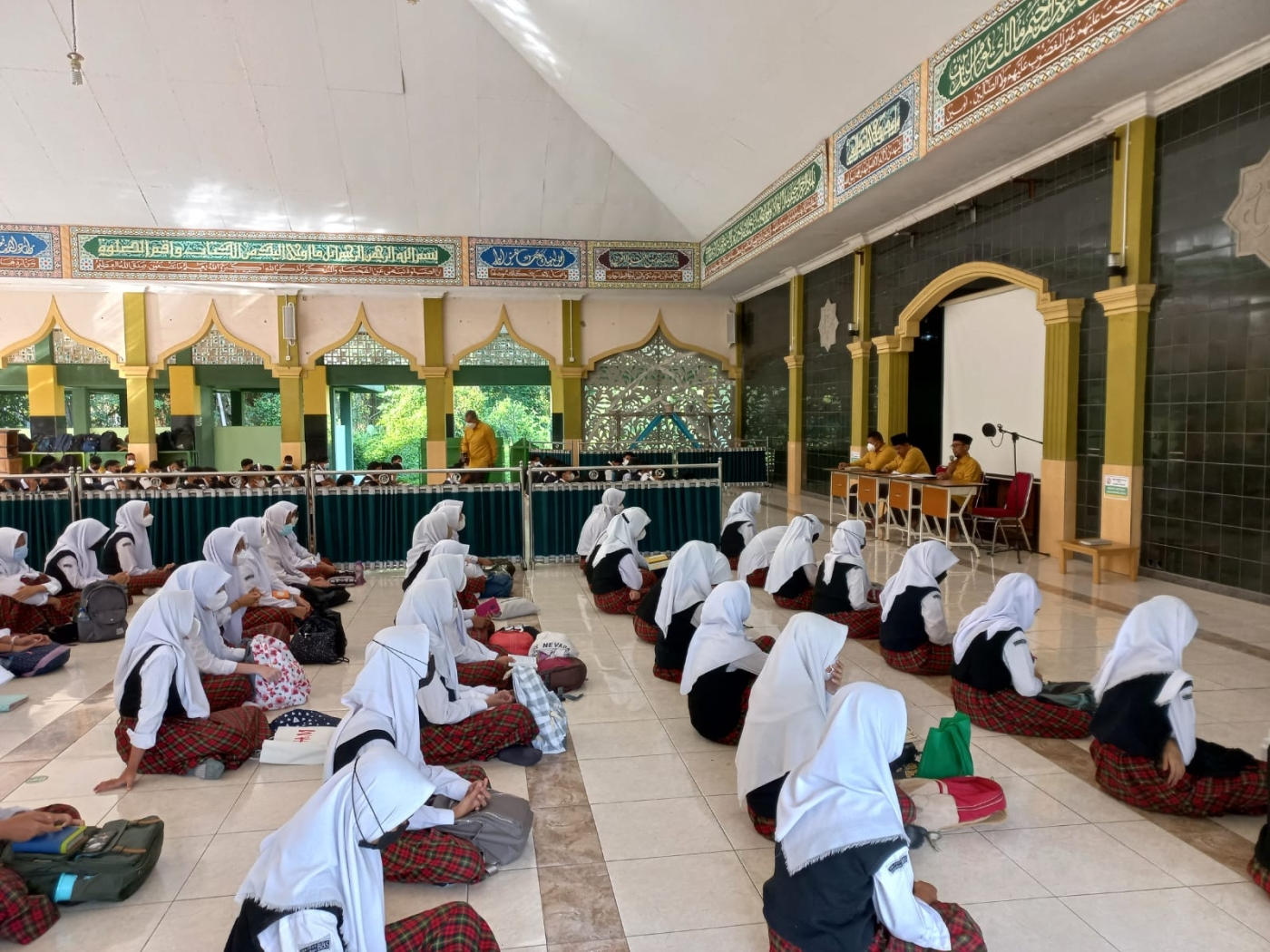 KAJIAN TAFSIR AL-QURAN, PROGRAM UNGGULAN KEAGAMAAN SMAIT BBS